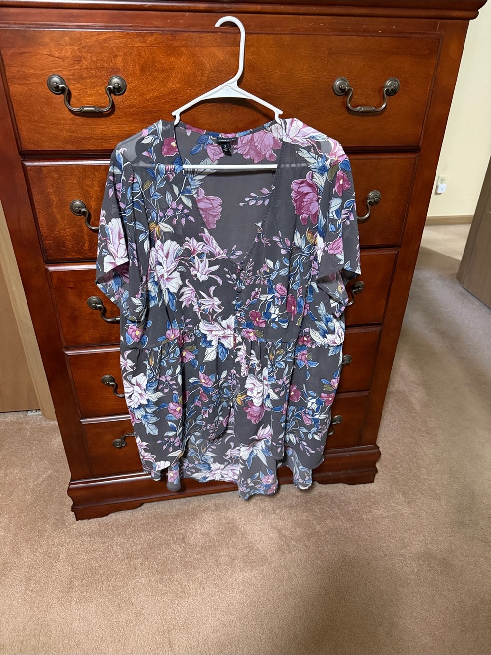 Torrid Gray Floral High-Low V-Neck Short Sleeve Tunic